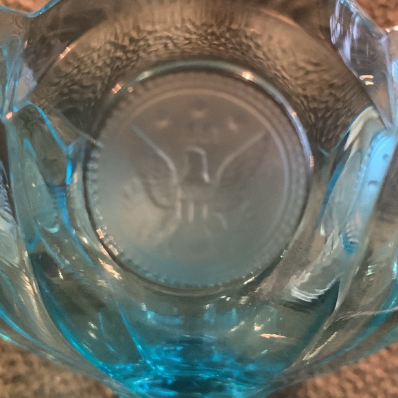 Vintage Fostoria blue coin dish.  Scalloped edge. Approximately 4 1/2” x 4” - Picture 4 of 6